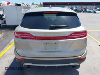 2017 Lincoln MKC Select z VIN 5LMCJ2C91HUL52596, wystawiony jako IAAI lot #42247931 z przebiegiem 81 126 mil mil oraz . Historia ofert i sprzedaży dostępna na DreamBid. Obrazek 16.