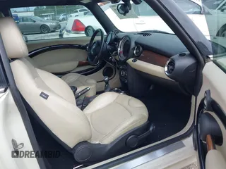 2011 MINI Hardtop z VIN WMWSU3C53BT182779, wystawiony jako IAAI lot #42278116 z przebiegiem 83 970 mil mil oraz . Historia ofert i sprzedaży dostępna na DreamBid. Obrazek 5.