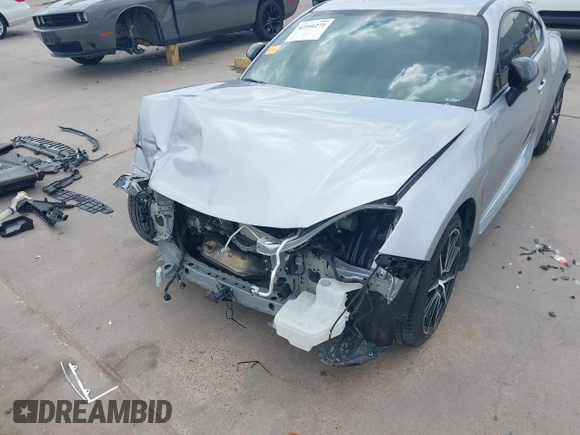 2023 Toyota 86 z VIN JF1ZNBC15P8759916, wystawiony jako IAAI lot #42160271 z przebiegiem 28 360 mil mil oraz . Historia ofert i sprzedaży dostępna na DreamBid. Obrazek 6.