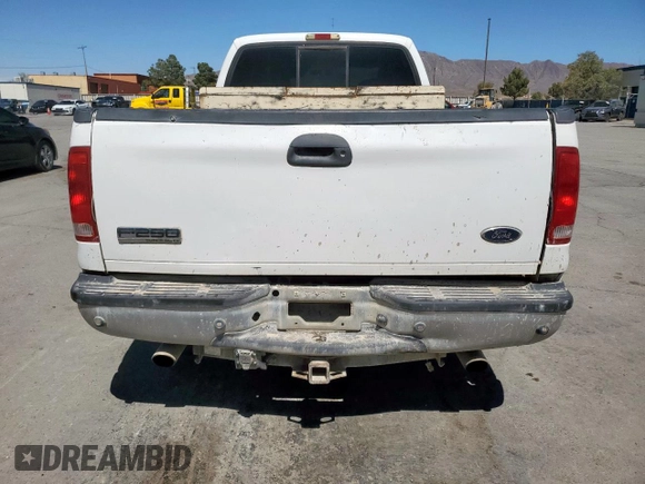 2006 Ford F-250 XL z VIN 1FTSW20596EC03897, wystawiony jako Copart lot #60226495 z przebiegiem 219 044 mil mil oraz Czysty tytuł • Clean title. Historia ofert i sprzedaży dostępna na DreamBid. Obrazek 6.