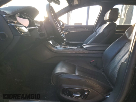 2019 Audi A8 L with VIN WAU8DAF88KN004021, listed as a Copart auction lot 55694355 with 70,361 mi miles and Clean Title. Bid and sale history available at carsss.com. Image 7.