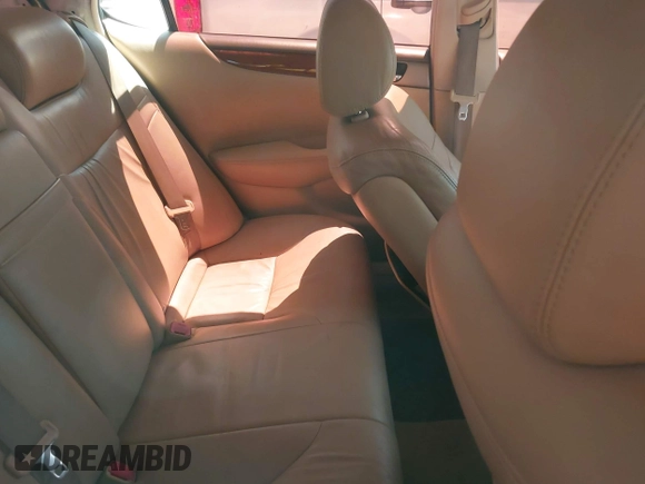 2005 Lexus ES 330 with VIN JTHBA30G355086983, listed as a IAAI auction lot 41982241 with 190,167 mi miles. Bid and sale history available at carsss.com. Image 8.