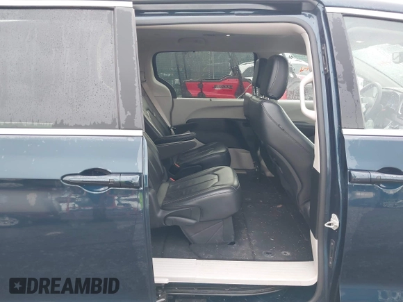 2022 Chrysler Pacifica Touring L with VIN 2C4RC1BG6NR128514, listed as a IAAI auction lot 41994944 with 67,555 mi miles and . Bid and sale history available at DreamBid. Image 8.