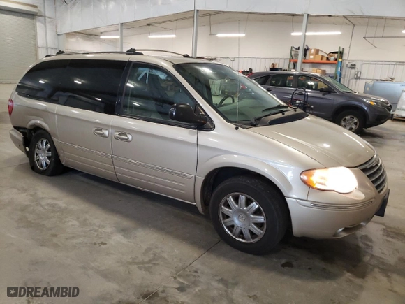 2006 Chrysler Town & Country LWB Limited with VIN 2A8GP64LX6R818649, listed as a Copart auction lot 70442294 with 226,612 mi miles and Salvage Title. Bid and sale history available at carsss.com. Image 4.