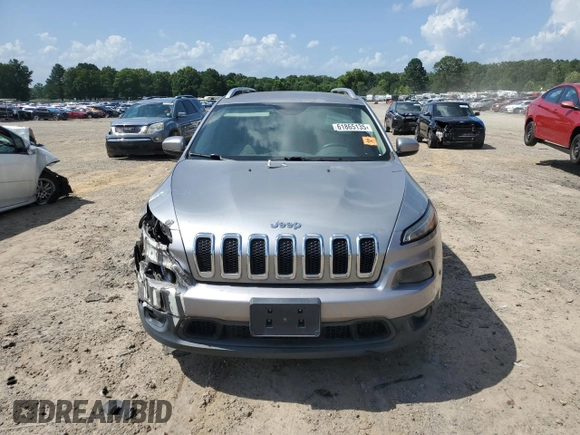 2016 Jeep Cherokee Latitude z VIN 1C4PJLCB3GW146443, wystawiony jako Copart lot #61865135 z przebiegiem 204 516 mil mil oraz Czysty tytuł • Clean title. Historia ofert i sprzedaży dostępna na DreamBid. Obrazek 5.
