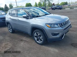 2020 Jeep Compass Limited z VIN 3C4NJDCB2LT132739, wystawiony jako IAAI lot #42258279 z przebiegiem 111 430 mil mil oraz . Historia ofert i sprzedaży dostępna na DreamBid. Obrazek 1.