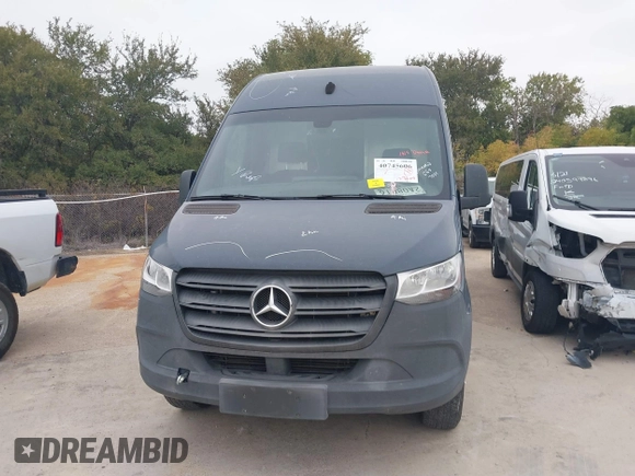 2019 Mercedes-Benz Sprinter Cargo z VIN WD4PF1CD9KP127024, wystawiony jako IAAI lot #40745606 z przebiegiem 127 630 mil mil oraz . Historia ofert i sprzedaży dostępna na DreamBid. Obrazek 12.