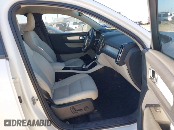 2021 Volvo XC40 Momentum with VIN YV4162UK5M2423299, listed as a IAAI auction lot 41940996 with 50,304 mi miles and . Bid and sale history available at DreamBid. Image 5.