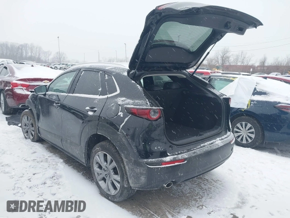 2023 Mazda CX-30 S Preferred z VIN 3MVDMBCM5PM538960, wystawiony jako IAAI lot #41273300 z przebiegiem 22 846 mil mil oraz . Historia ofert i sprzedaży dostępna na DreamBid. Obrazek 3.