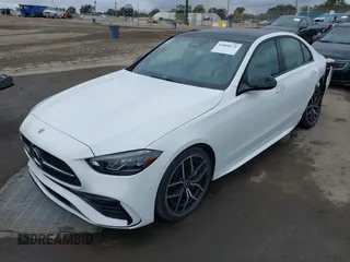 2023 Mercedes-Benz C 300 z VIN W1KAF4GB3PR121215, wystawiony jako IAAI lot #42068171 z przebiegiem 15 082 mil mil oraz . Historia ofert i sprzedaży dostępna na DreamBid. Obrazek 17.