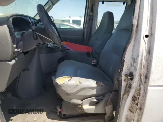 2006 Ford Econoline Cargo z VIN 1FTNE24W16DA32460, wystawiony jako Copart lot #60887395 z przebiegiem 372 336 mil mil oraz Czysty tytuł • Clean title. Historia ofert i sprzedaży dostępna na DreamBid. Obrazek 7.