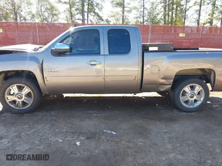 2012 Chevrolet Silverado 1500 LT with VIN 1GCRCSE06CZ277402, listed as a IAAI auction lot 40880052 with 140,769 mi miles. Bid and sale history available at carsss.com. Image 15.