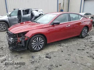 2025 Nissan Altima SV z VIN 1N4BL4DVXSN304039, wystawiony jako Copart lot #56451815 z przebiegiem 12 397 mil mil oraz Czysty tytuł • Clean title. Historia ofert i sprzedaży dostępna na DreamBid. Obrazek 1.