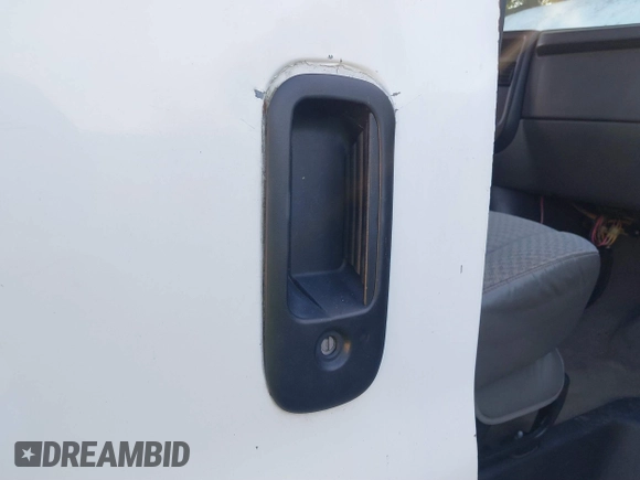 2006 Chevrolet Express Passenger with VIN 1GAHG39U961199535, listed as a IAAI auction lot 41718438 with 271,298 mi miles and . Bid and sale history available at DreamBid. Image 13.