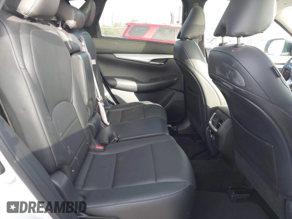 2020 Infiniti QX50 Luxe z VIN 3PCAJ5M10LF103880, wystawiony jako IAAI lot #41233450 z przebiegiem 40 247 mil mil oraz . Historia ofert i sprzedaży dostępna na DreamBid. Obrazek 8.