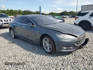 2014 Tesla Model S 60 with VIN 5YJSA1H1XEFP32590, listed as a Copart auction lot 64424145 with Not provided miles and Clean title. Bid and sale history available at DreamBid. Image 4.