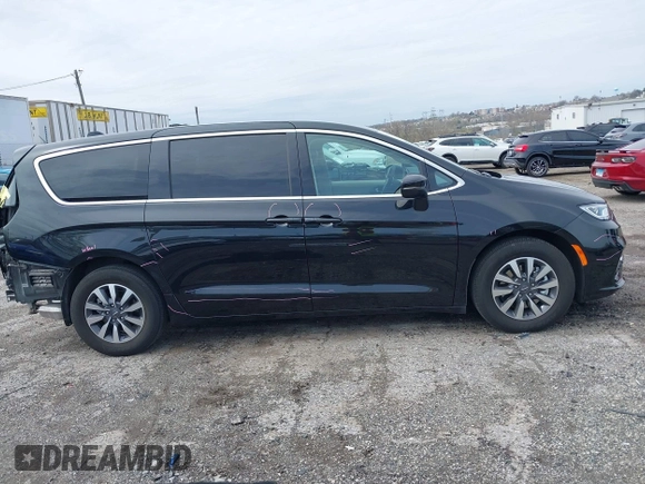 2023 Chrysler Pacifica Hybrid Touring L z VIN 2C4RC1L70PR575342, wystawiony jako IAAI lot #41946079 z przebiegiem 36 304 mil mil oraz . Historia ofert i sprzedaży dostępna na DreamBid. Obrazek 13.