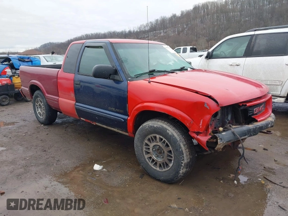 2002 GMC Sonoma SLS with VIN 1GTDT19WX28106238, listed as a IAAI auction lot 41559054 with 247,226 mi miles. Bid and sale history available at carsss.com. Image 1.