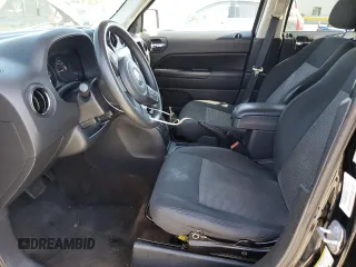 2014 Jeep Patriot Altitude with VIN 1C4NJPBA3ED758528, listed as a Copart auction lot 58076435 with 252,479 mi miles and Clean title. Bid and sale history available at DreamBid. Image 7.