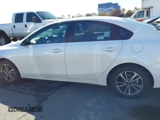 2023 Kia Forte LXS z VIN 3KPF24AD3PE599829, wystawiony jako IAAI lot #41740903 z przebiegiem 20 548 mil mil oraz . Historia ofert i sprzedaży dostępna na DreamBid. Obrazek 14.