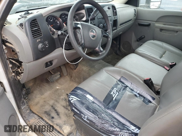 2014 GMC Sierra 1500 with VIN 1GT01ZC88EF185972, listed as a Copart auction lot 44773564 with 369,968 mi miles and Salvage Title. Bid and sale history available at DreamBid. Image 8.