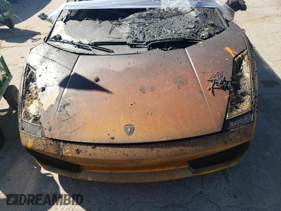 2008 Lamborghini Gallardo z VIN ZHWGU22T18LA06562, wystawiony jako Copart lot #81899274 z przebiegiem Nie podano mil oraz Czysty tytuł • Clean title. Historia ofert i sprzedaży dostępna na DreamBid. Obrazek 7.