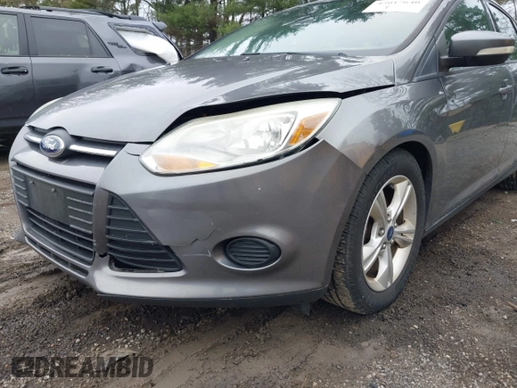 2014 Ford Focus SE with VIN 1FADP3K28EL313161, listed as a IAAI auction lot 42017640 with 111,962 mi miles. Bid and sale history available at carsss.com. Image 6.