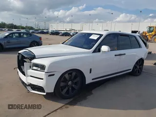 2020 Rolls-Royce Cullinan z VIN SLATV4C05LU200555, wystawiony jako IAAI lot #40801902 z przebiegiem 30 397 mil mil oraz . Historia ofert i sprzedaży dostępna na DreamBid. Obrazek 2.