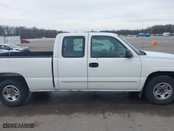 2003 Chevrolet Silverado 1500 Work Truck with VIN 2GCEC19XX31120402, listed as a IAAI auction lot 41638819 with 186,034 mi miles. Bid and sale history available at carsss.com. Image 13.