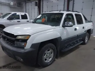 2005 Chevrolet Avalanche Z71 with VIN 3GNEK12Z45G118046, listed as a IAAI auction lot 41838447 with 203,799 mi miles. Bid and sale history available at carsss.com. Image 2.