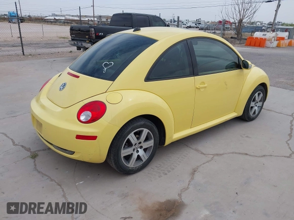 2006 Volkswagen New Beetle Coupe with VIN 3VWRR31C06M415572, listed as a IAAI auction lot 41979588 with 76,044 mi miles. Bid and sale history available at carsss.com. Image 4.