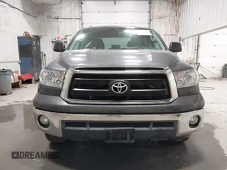 2011 Toyota Tundra z VIN 5TFDY5F15BX165995, wystawiony jako IAAI lot #41974036 z przebiegiem 278 309 mil mil oraz . Historia ofert i sprzedaży dostępna na DreamBid. Obrazek 12.