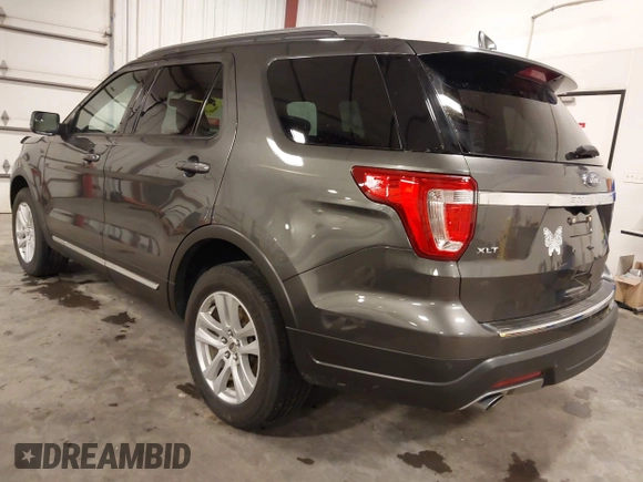 2018 Ford Explorer XLT z VIN 1FM5K8D83JGB43172, wystawiony jako IAAI lot #42337827 z przebiegiem 113 730 mil mil oraz . Historia ofert i sprzedaży dostępna na DreamBid. Obrazek 3.