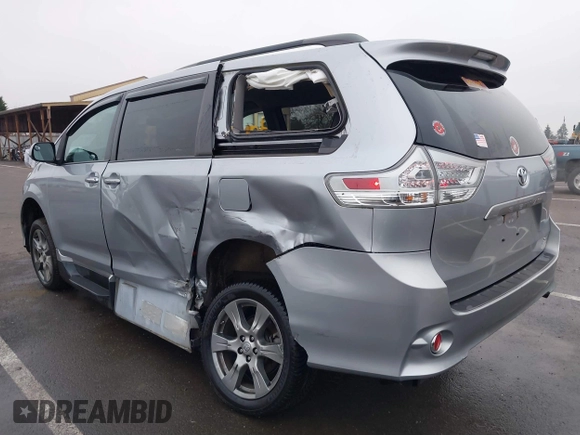 2017 Toyota Sienna SE with VIN 5TDXZ3DC4HS806247, listed as a IAAI auction lot 41323320 with 18,212 mi miles and . Bid and sale history available at DreamBid. Image 3.