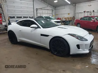 2015 Jaguar F-Type R z VIN SAJWA6DA3FMK21267, wystawiony jako IAAI lot #42116034 z przebiegiem 60 044 mil mil oraz . Historia ofert i sprzedaży dostępna na DreamBid. Obrazek 1.