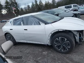 2024 Kia EV6 Light Long Range z VIN KNDC3DLC9R5175820, wystawiony jako IAAI lot #41149548 z przebiegiem 5 930 mil mil oraz . Historia ofert i sprzedaży dostępna na DreamBid. Obrazek 13.