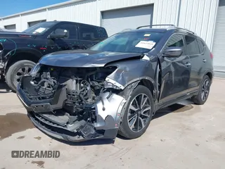 2017 Nissan Rogue SL z VIN 5N1AT2MT8HC749372, wystawiony jako IAAI lot #41622839 z przebiegiem 90 638 mil mil oraz . Historia ofert i sprzedaży dostępna na DreamBid. Obrazek 2.