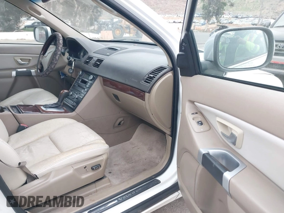 2014 Volvo XC90 with VIN YV4952CY6E1702554, listed as a IAAI auction lot 42073221 with 151,089 mi miles. Bid and sale history available at carsss.com. Image 5.