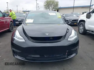 2020 Tesla Model 3 Long Range z VIN 5YJ3E1EB8LF790197, wystawiony jako IAAI lot #42053433 z przebiegiem 73 006 mil mil oraz . Historia ofert i sprzedaży dostępna na DreamBid. Obrazek 13.