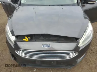 2017 Ford Focus Titanium z VIN 1FADP3N29HL240527, wystawiony jako Copart lot #62891695 z przebiegiem 126 926 mil mil oraz Szkoda całkowita • Salvage title. Historia ofert i sprzedaży dostępna na DreamBid. Obrazek 11.