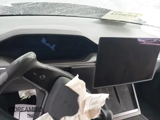 2021 Tesla Model S Plaid z VIN 5YJSA1E6XMF429436, wystawiony jako IAAI lot #41826114 z przebiegiem Nie podano mil oraz . Historia ofert i sprzedaży dostępna na DreamBid. Obrazek 18.