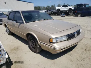 1993 Oldsmobile Cutlass Ciera S z VIN 1G3AG54NXP6422819, wystawiony jako Copart lot #65294504 z przebiegiem 180 835 mil mil oraz Szkody całkowita. Historia ofert i sprzedaży dostępna na DreamBid. Obrazek 4.