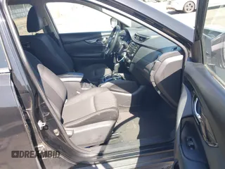 2017 Nissan Rogue S z VIN KNMAT2MT2HP535717, wystawiony jako IAAI lot #41992000 z przebiegiem 148 351 mil mil oraz . Historia ofert i sprzedaży dostępna na DreamBid. Obrazek 5.
