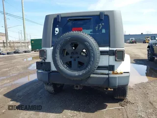 2010 Jeep Wrangler Sahara с VIN 1J4GA5D16AL231085, выставлен на аукционе IAAI как лот 41942578 с пробегом 196 683 миль миль и . История ставок и продаж доступна на DreamBid. Изображение 16.