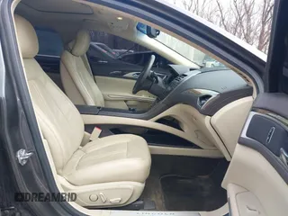 2015 Lincoln MKZ z VIN 3LN6L2JK4FR623686, wystawiony jako IAAI lot #41721095 z przebiegiem 197 922 mil mil oraz . Historia ofert i sprzedaży dostępna na DreamBid. Obrazek 5.