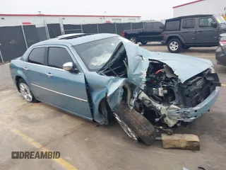 2008 Chrysler 300 C Hemi with VIN 2C3KA63HX8H335594, listed as a IAAI auction lot 41907869 with 1 mi miles. Bid and sale history available at carsss.com. Image 1.