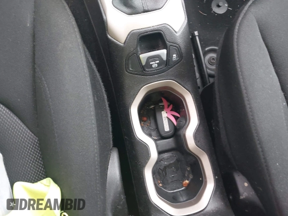 2017 Jeep Renegade Altitude z VIN ZACCJBBB9HPG33672, wystawiony jako IAAI lot #41912411 z przebiegiem 81 833 mil mil oraz . Historia ofert i sprzedaży dostępna na DreamBid. Obrazek 11.