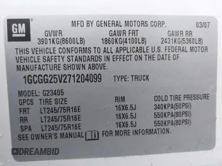 2007 Chevrolet Express Cargo Van with VIN 1GCGG25V271204099, listed as a IAAI auction lot 41786959 with 195,383 mi miles. Bid and sale history available at carsss.com. Image 9.