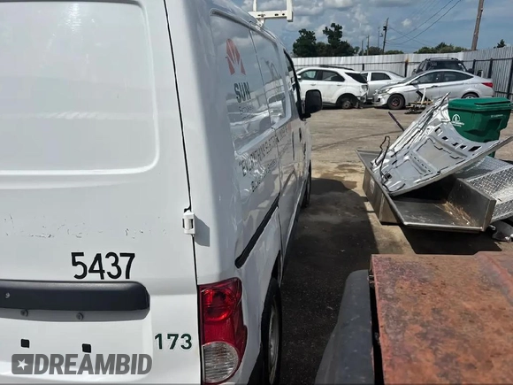 2019 Nissan NV200 SV z VIN 3N6CM0KNOKK712124, wystawiony jako IAAI lot #42763984 z przebiegiem 148 499 mil mil oraz . Historia ofert i sprzedaży dostępna na DreamBid. Obrazek 4.