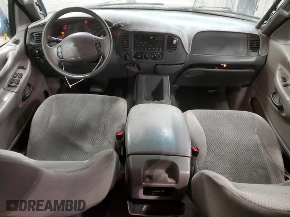 2000 Ford Expedition XLT with VIN 1FMPU16LXYLB28407, listed as a Copart auction lot 44970675 with 197,690 mi miles and Clean Title. Bid and sale history available at DreamBid. Image 8.